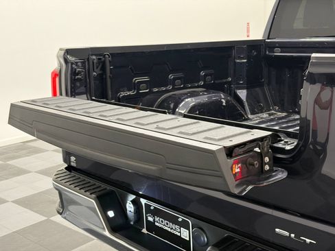 Used 2025 GMC Sierra 1500 SLT AWD/4WD image 8