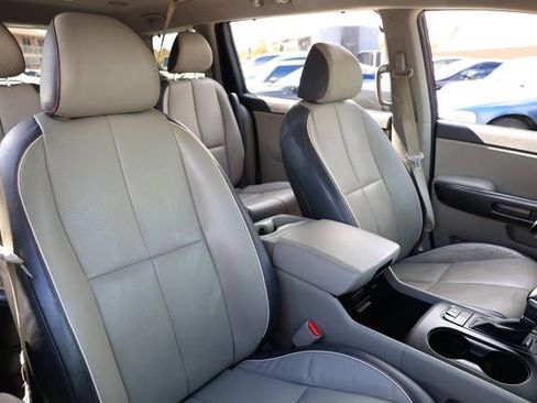 Used 2017 Kia Sedona LX w/ LX Essentials Premium Package image 16