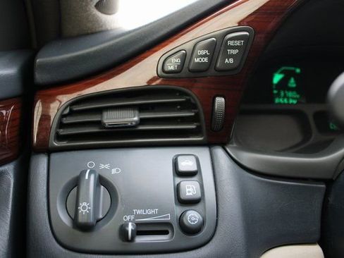 Used 2005 Cadillac De Ville w/ Limited Edition Package image 24