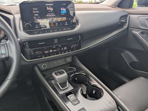 Certified 2021 Nissan Rogue Platinum FWD image 24