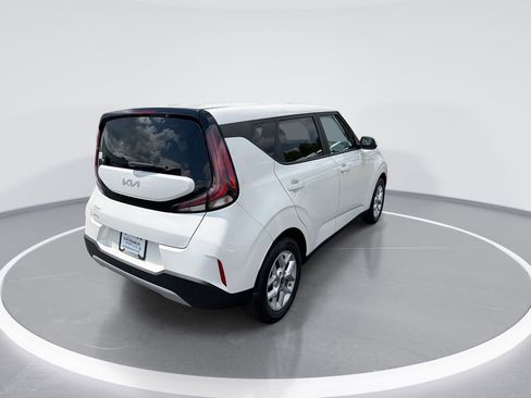 Used 2025 Kia Soul LX w/ LX Technology Package FWD image 8