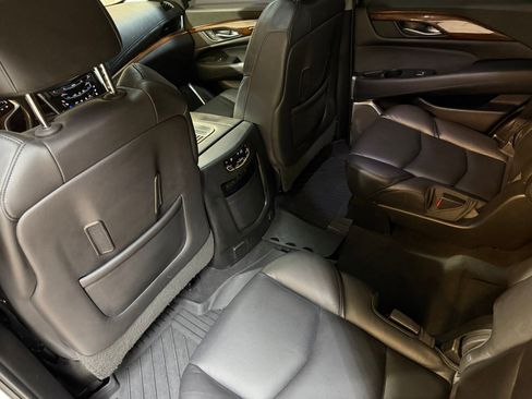 Used 2018 Cadillac Escalade Luxury RWD image 37