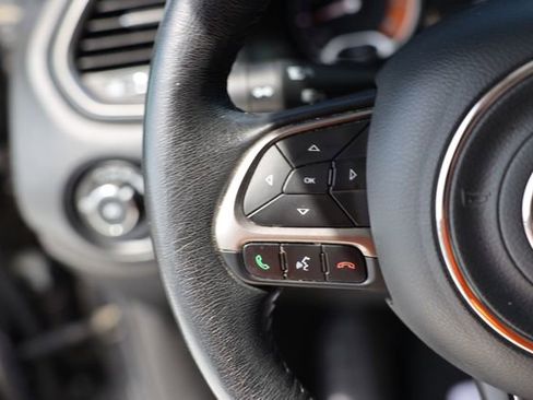 Used 2022 Jeep Renegade Latitude w/ Convenience Group AWD/4WD image 16
