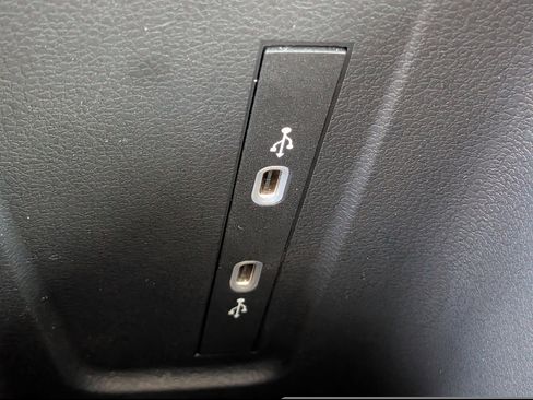 Used 2025 Volkswagen Tiguan SE AWD/4WD image 28