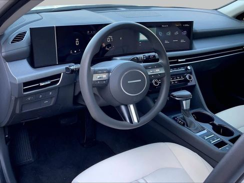 Used 2025 Hyundai Sonata SE FWD image 17
