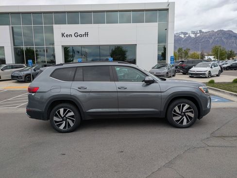 Certified 2025 Volkswagen Atlas SE AWD/4WD image 2