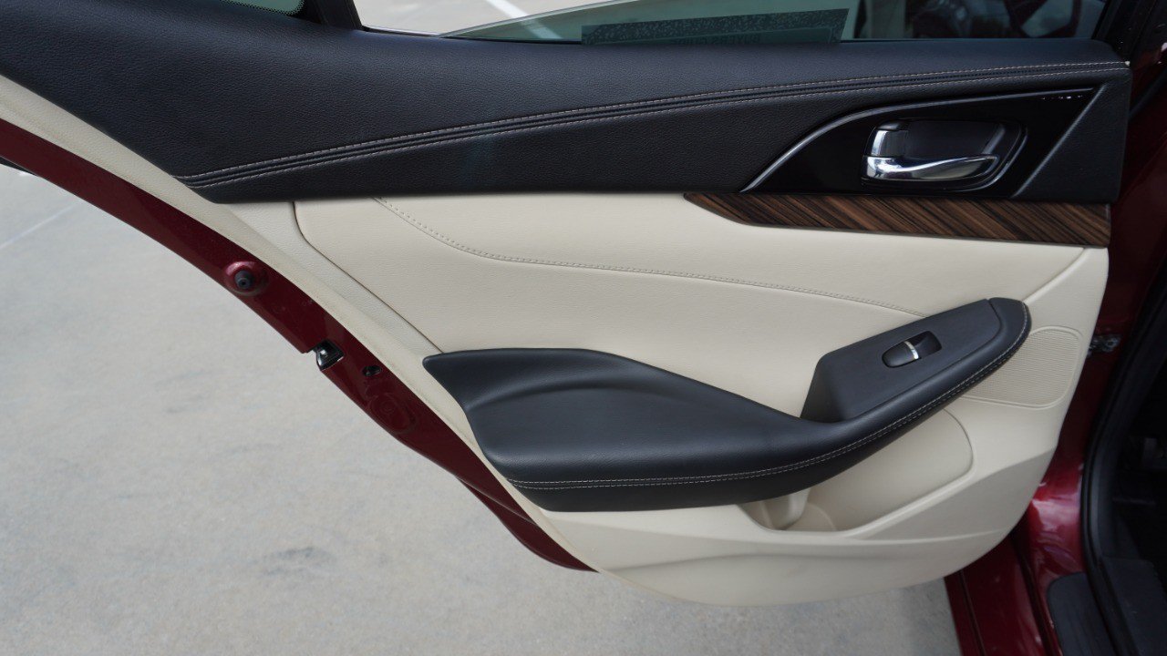Used 2016 Nissan Maxima Platinum FWD image 35