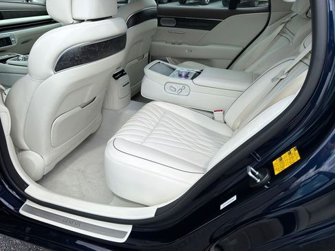 Used 2025 Genesis G90 3.5T AWD/4WD image 21