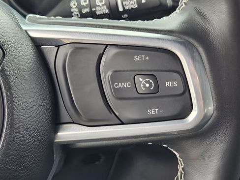 Used 2022 Jeep Wrangler Unlimited Sahara w/ Cold Weather Group AWD/4WD image 22
