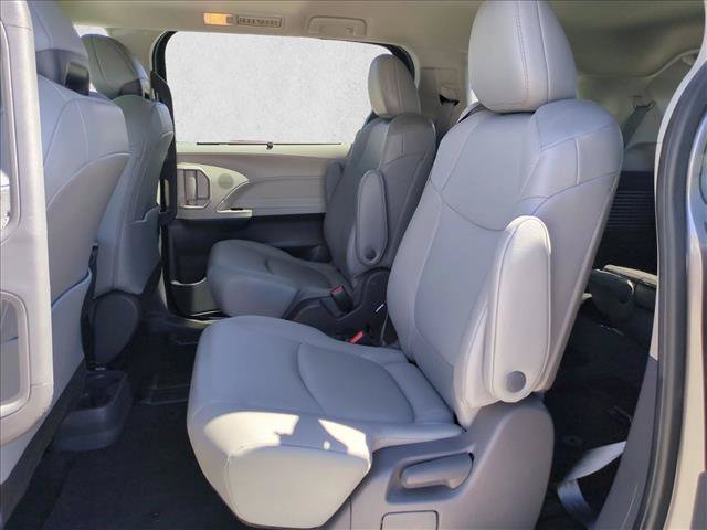 Used 2021 Toyota Sienna XLE FWD image 18