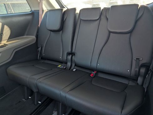Used 2026 Kia Carnival FWD image 19
