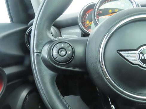 Used 2016 MINI Cooper 4-Door Hardtop image 11