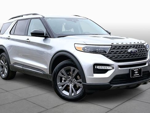 Certified 2022 Ford Explorer XLT w/ Equipment Group 202A image 2