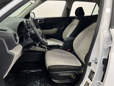 Used 2025 Hyundai Venue SEL FWD image 10