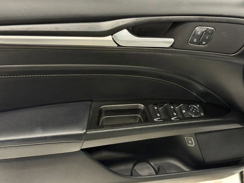 Used 2019 Ford Fusion Energi Titanium FWD image 12