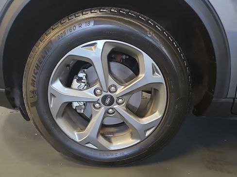 Used 2025 Ford Escape ST-Line image 9