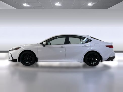 Used 2026 Toyota Camry SE w/ Convenience Package FWD image 2