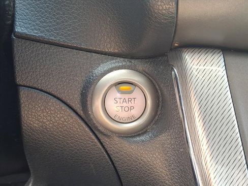 Used 2013 Nissan Sentra SR w/ Driver Pkg FWD image 9