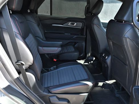 Used 2025 Ford Explorer ST-Line image 19