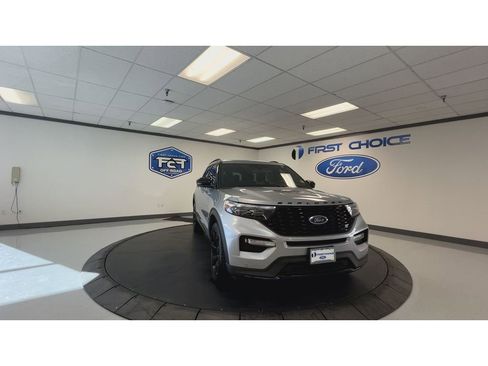 Used 2023 Ford Explorer ST w/ Equipment Group 401A image 4