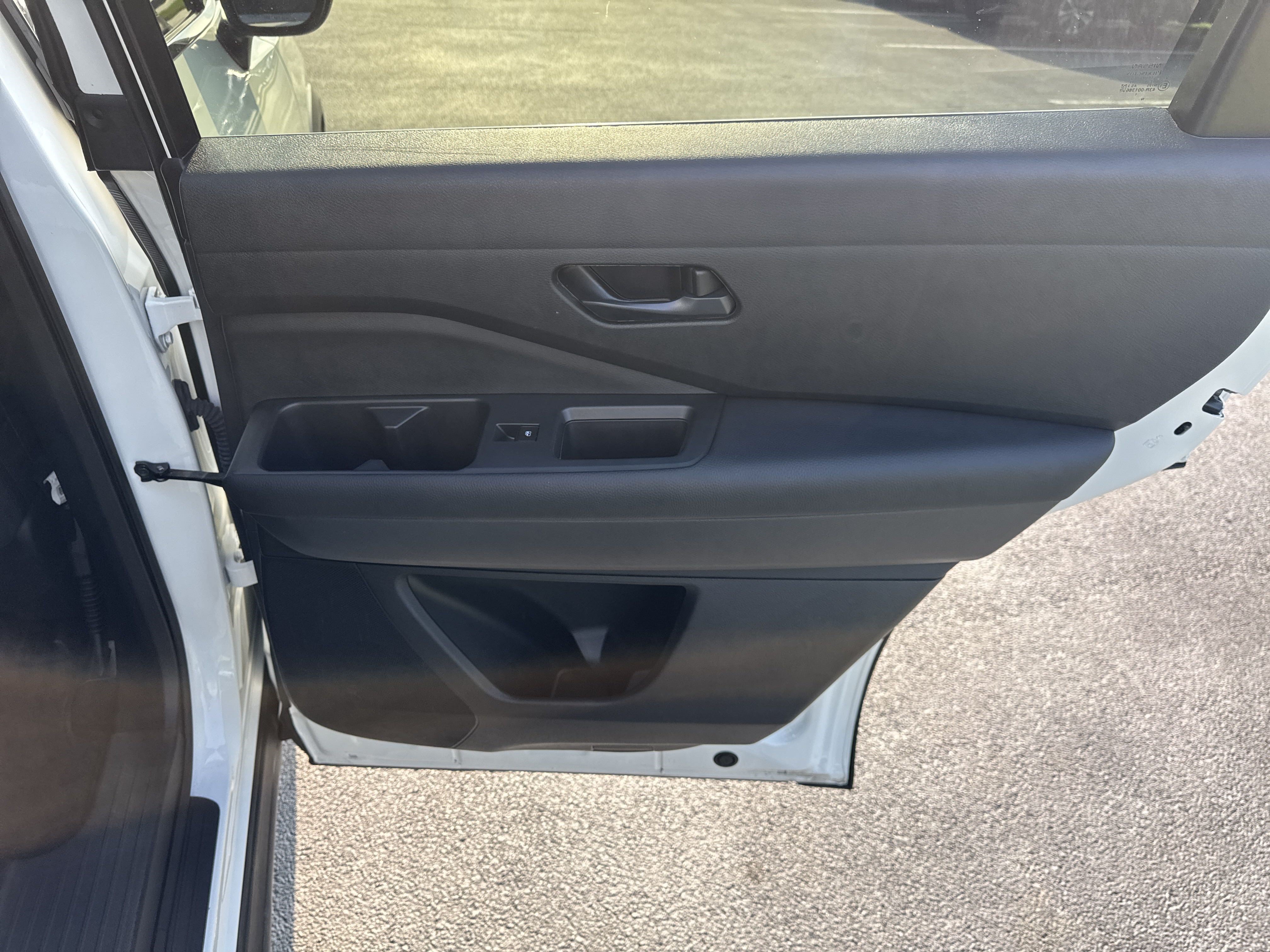 Used 2024 Nissan Pathfinder S FWD image 32