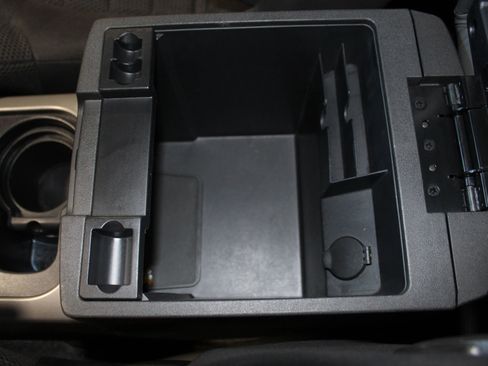 Used 2005 Nissan Pathfinder SE image 20