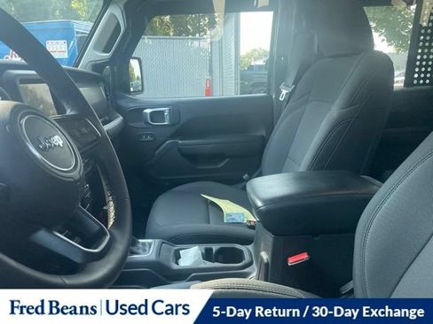 Used 2023 Jeep Gladiator Sport AWD/4WD image 16