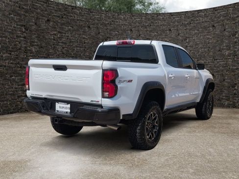 Used 2024 Chevrolet Colorado ZR2 w/ Technology Package AWD/4WD image 7
