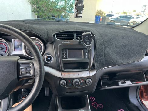 Used 2014 Dodge Journey SXT w/ Flexible Seating Group FWD image 3