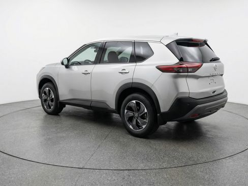 Used 2025 Nissan Rogue SV FWD image 6