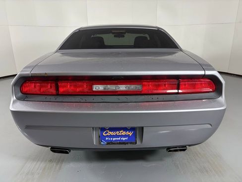 Used 2014 Dodge Challenger SXT image 7