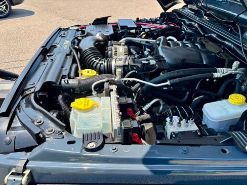 Used 2017 Jeep Wrangler Sport AWD/4WD image 22