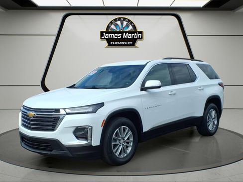 Certified 2023 Chevrolet Traverse LT FWD image 1