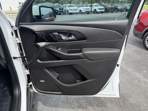 Used 2023 Chevrolet Traverse RS FWD image 26