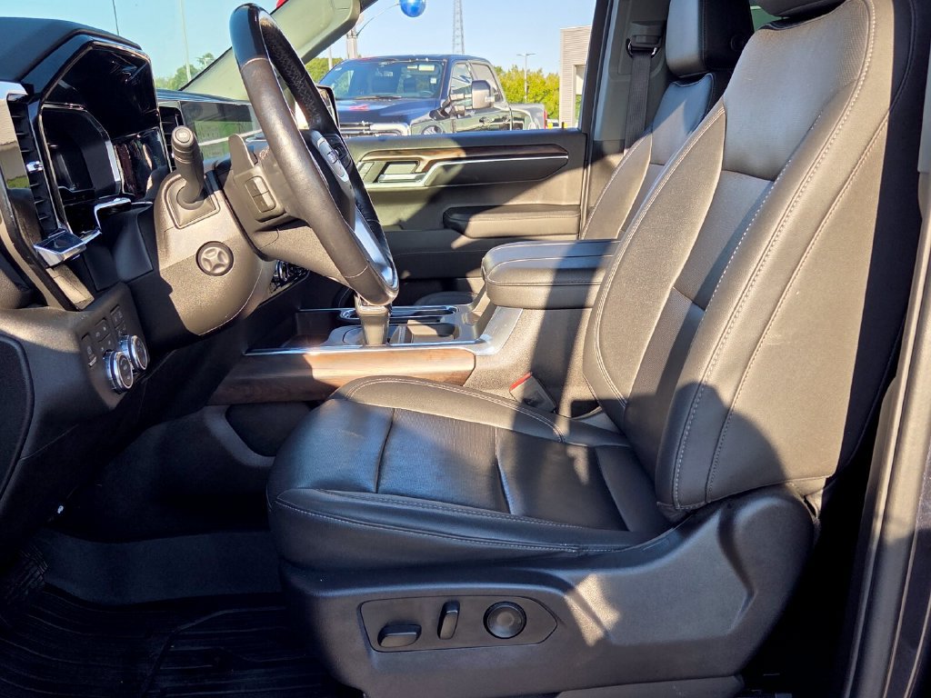 Used 2023 GMC Sierra 1500 SLT w/ SLT Premium Package AWD/4WD image 3