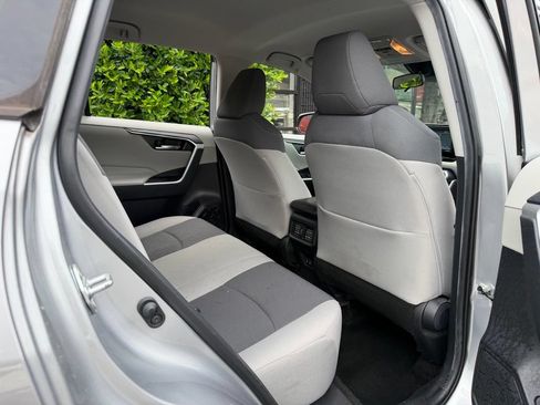 Used 2020 Toyota RAV4 XLE AWD/4WD image 35