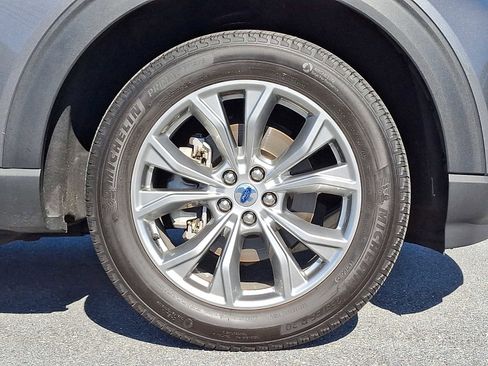 Certified 2023 Ford Explorer XLT w/ Equipment Group 202A AWD/4WD image 8