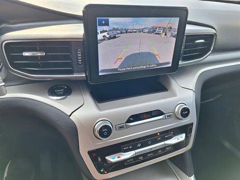 Used 2022 Ford Explorer XLT w/ Equipment Group 202A image 15