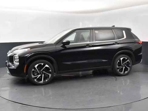 Used 2024 Mitsubishi Outlander SE image 4