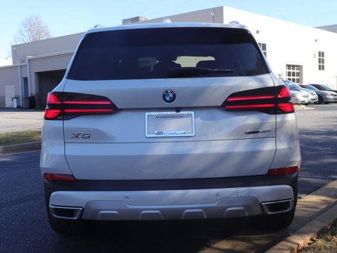 New 2026 BMW X5 xDrive40i w/ Premium Package image 5