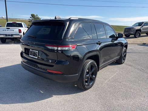 New 2025 Jeep Grand Cherokee Altitude image 5