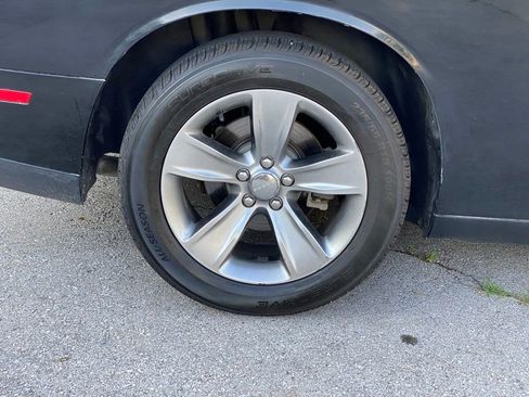 Used 2015 Dodge Challenger SXT RWD image 9