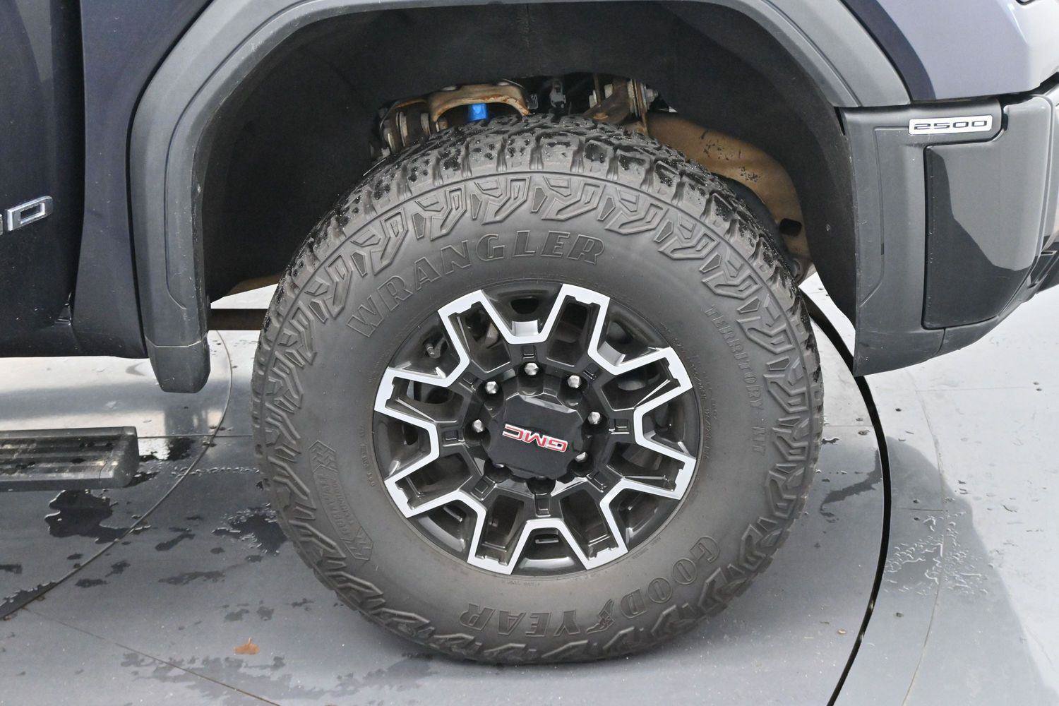 Used 2024 GMC Sierra 2500 AT4X AWD/4WD image 36