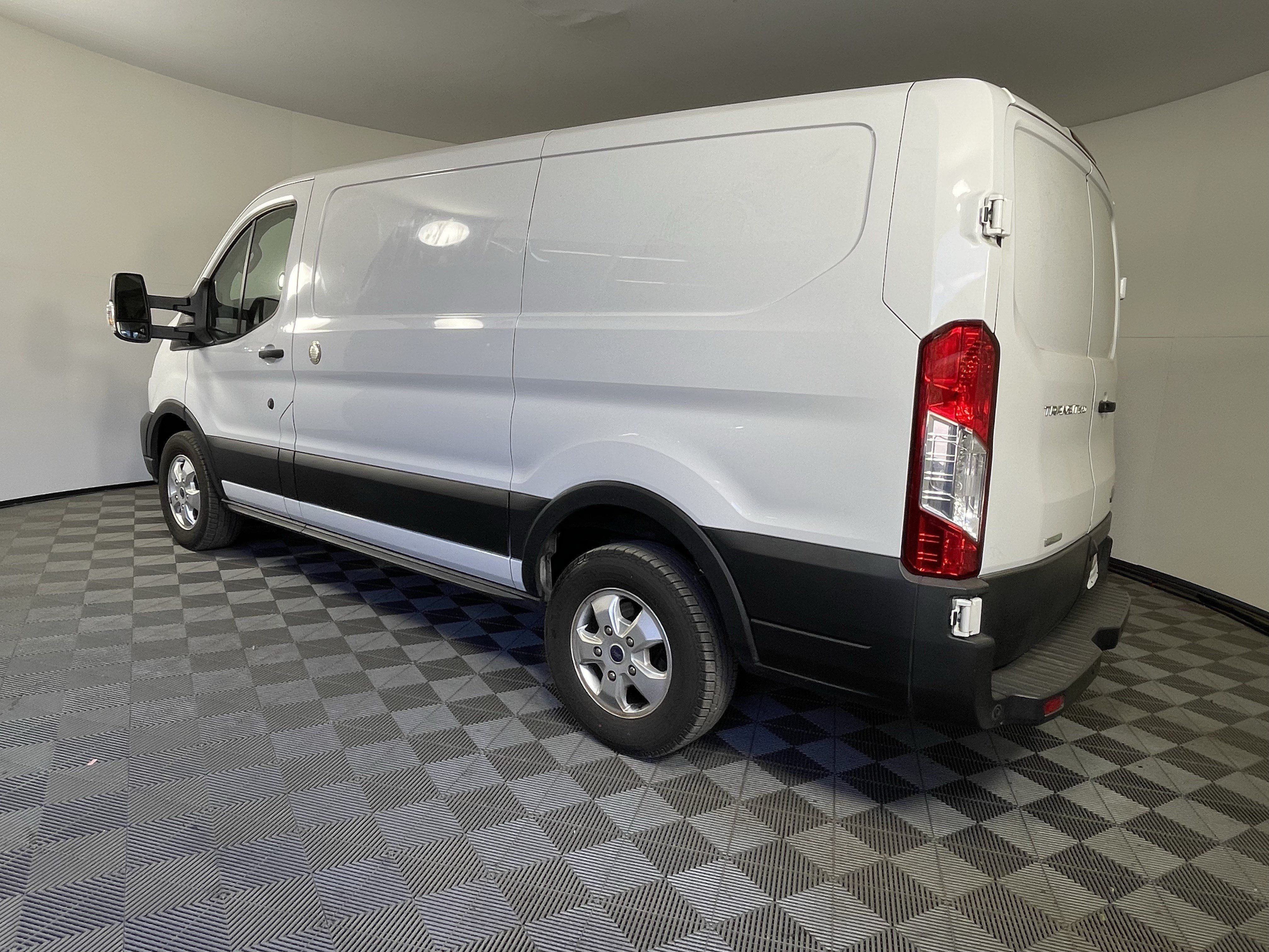 Used 2020 Ford Transit 250 Low Roof RWD image 3