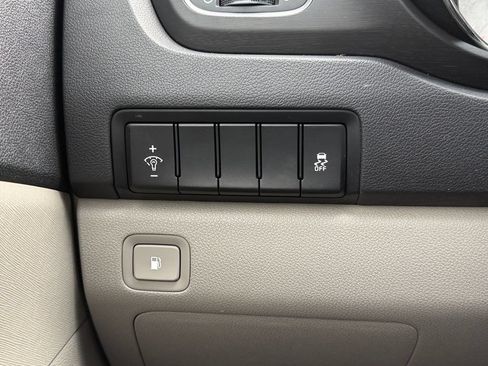 Used 2021 Kia Sedona LX FWD image 21