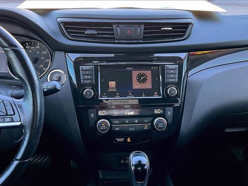 Used 2019 Nissan Rogue Sport SV w/ All-Weather Package FWD image 6