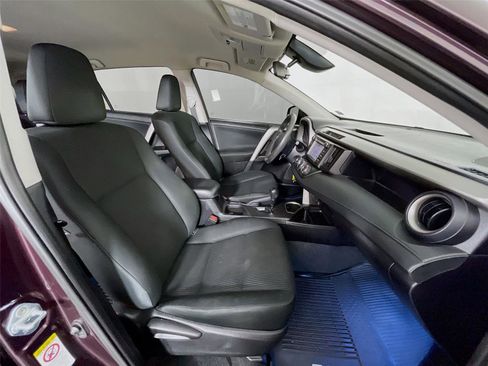 Used 2017 Toyota RAV4 LE image 29