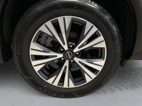 Used 2023 Nissan Rogue SV image 15