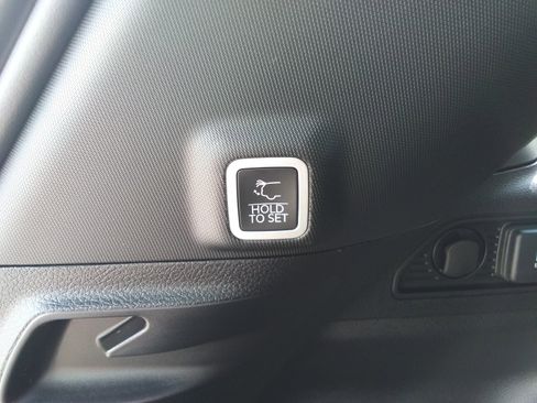 New 2025 Jeep Grand Cherokee Altitude AWD/4WD image 9