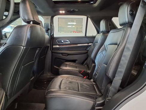 Used 2019 Ford Explorer Platinum AWD/4WD image 7